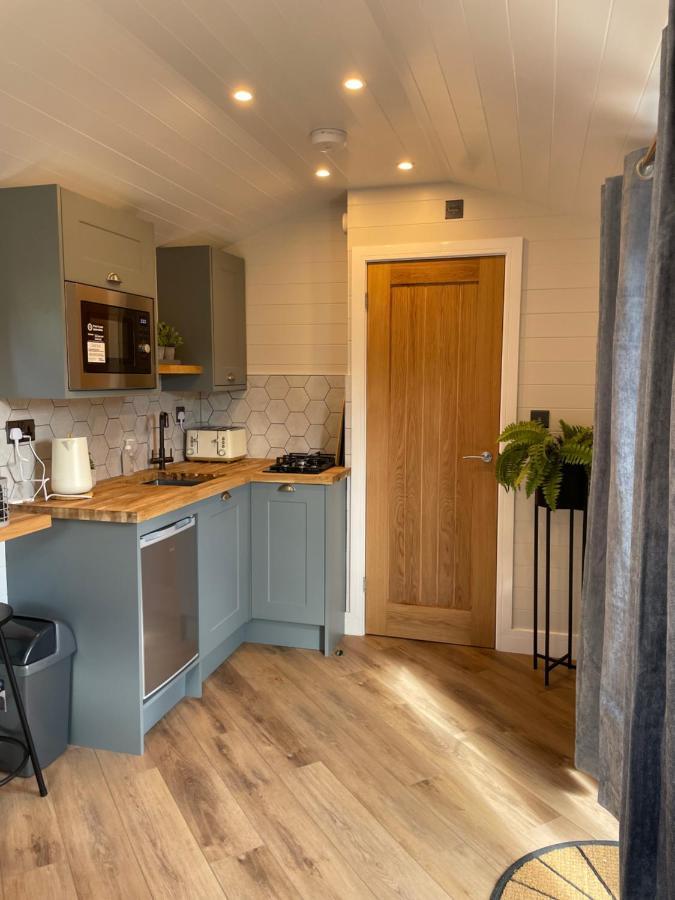 Dee Lodge With Private Hot Tub Llangollen Exterior photo