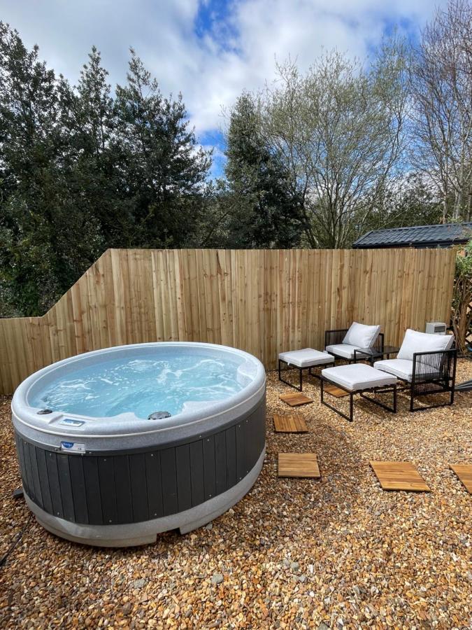 Dee Lodge With Private Hot Tub Llangollen Exterior photo